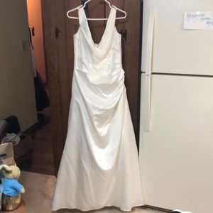 David’s Bridal UEC Ivory Size 14